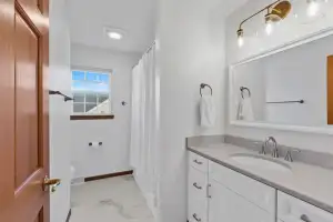 Franklin Bathroom-2